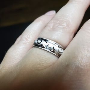 TRADE KAITLYN 181818. 10k solid white gold band ring